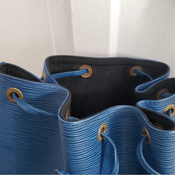 LV Authentic Epi Noe Bucket Bag (code AR0934) - Very Good - Picture 7 of 10